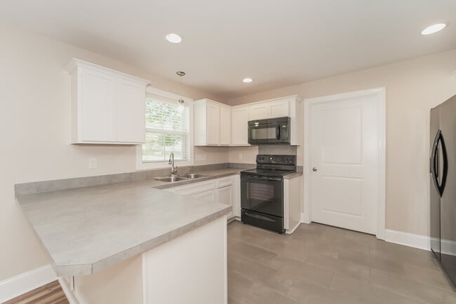 Building Photo - 205 Marion St