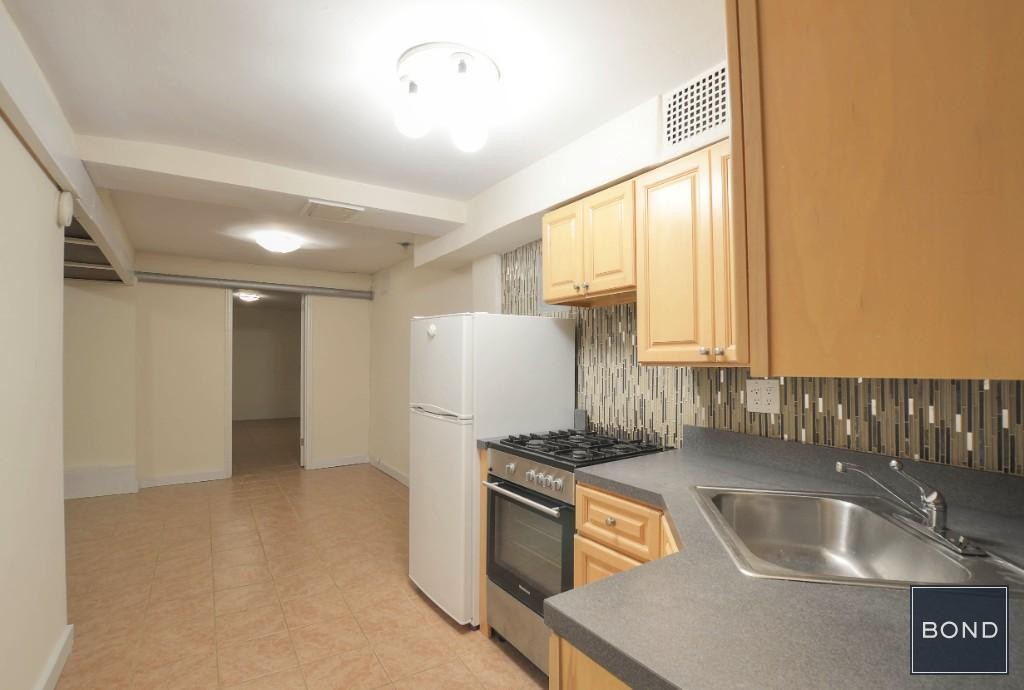 Primary Photo - 302 E 105th St