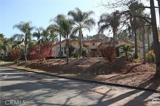 Building Photo - 617 Los Cerritos Rd