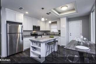 Building Photo - 1425 Alta Vista Dr