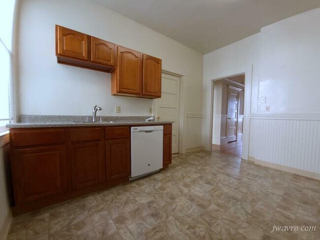 Building Photo - 610 Ashbury St