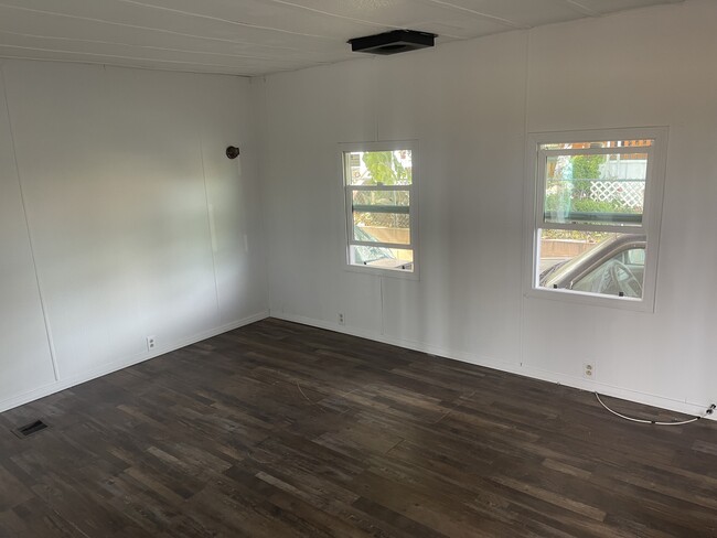 Foto del edificio - 6012 Cypress Ave
