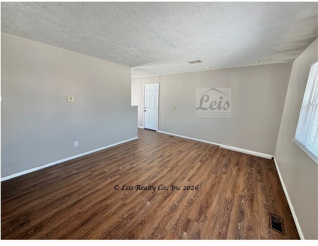 Building Photo - 1112 Skylark Dr