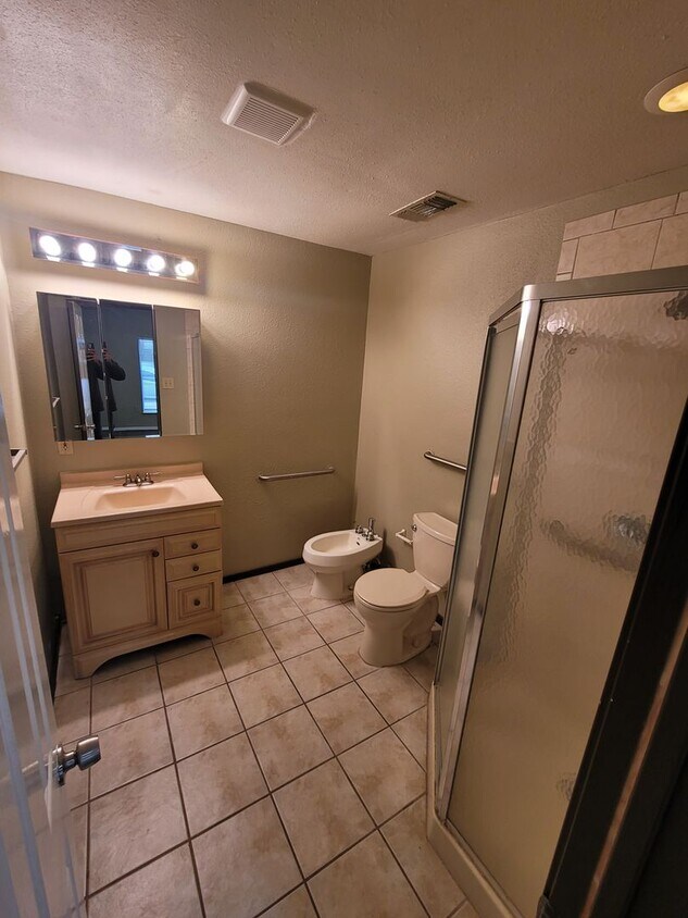 Primary Photo - 2320 Montclair Cir