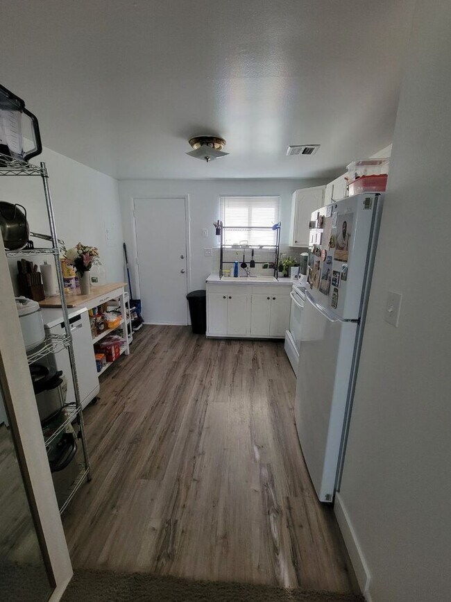 Building Photo - 2 Bedroom 1 Bath Orem Apartment