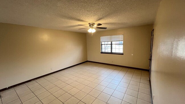 Building Photo - 1208-1210 N Nashville Place