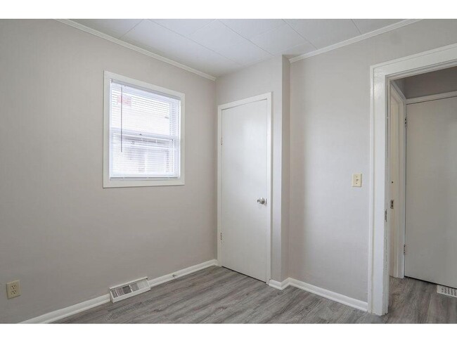 Building Photo - 1132 Farrington St