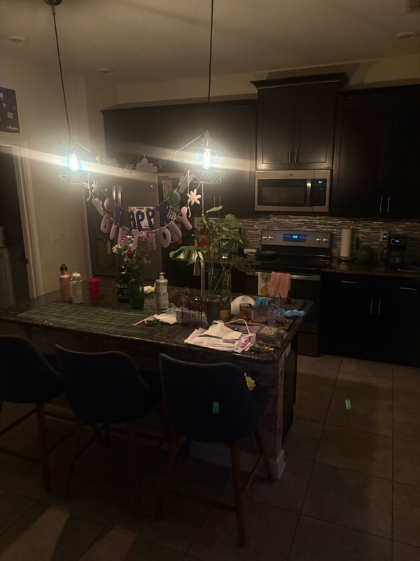 Building Photo - 11942 Sonnet Ave