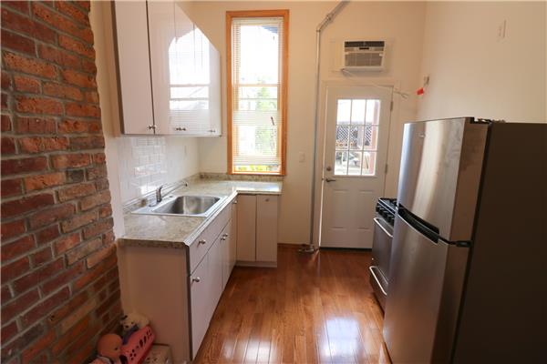 Foto principal - 378 McGuinness Blvd