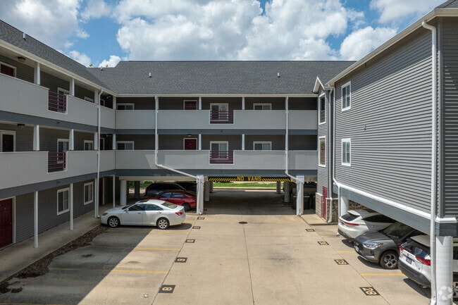 Parking Lot - Campus Oaks