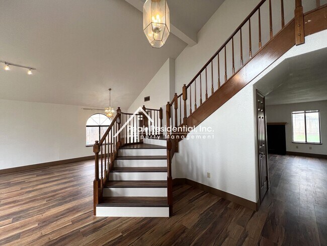 Foto del edificio - 5205 Efthemia Way