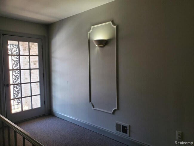 Foto del edificio - 24212 E River Rd