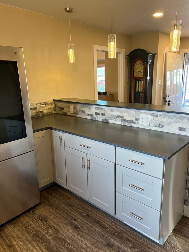 Building Photo - 241 California St