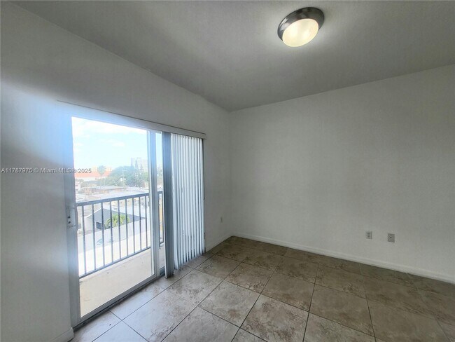 Foto del edificio - 435 SW 12th Ave