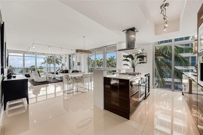 Foto del edificio - 3737 Collins Ave