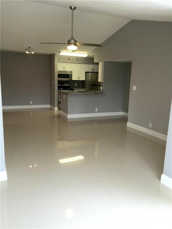 Foto principal - 2946 S University Dr