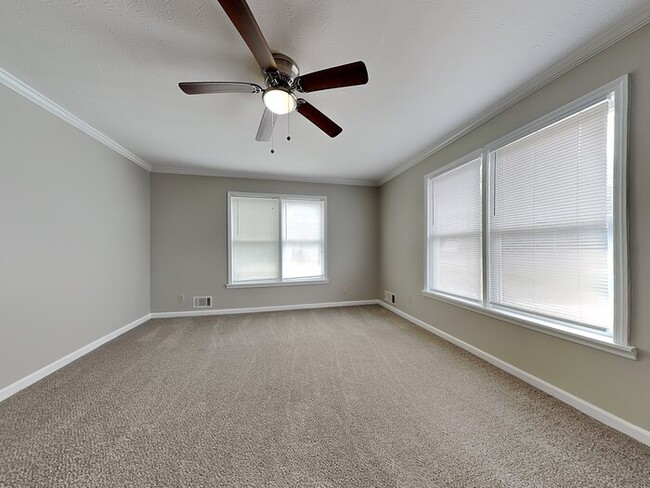 Building Photo - 308 Rebecca Ct