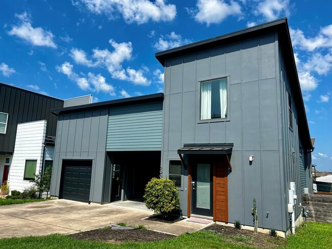 Building Photo - 5900 Toscana Ave