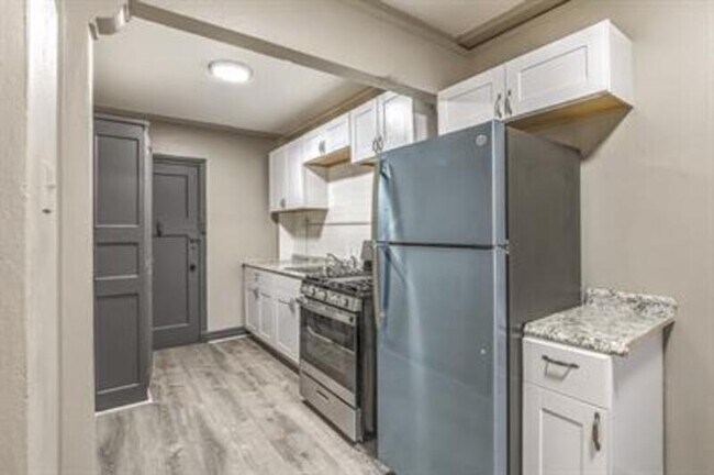 Foto del edificio - 807 Clara Ave