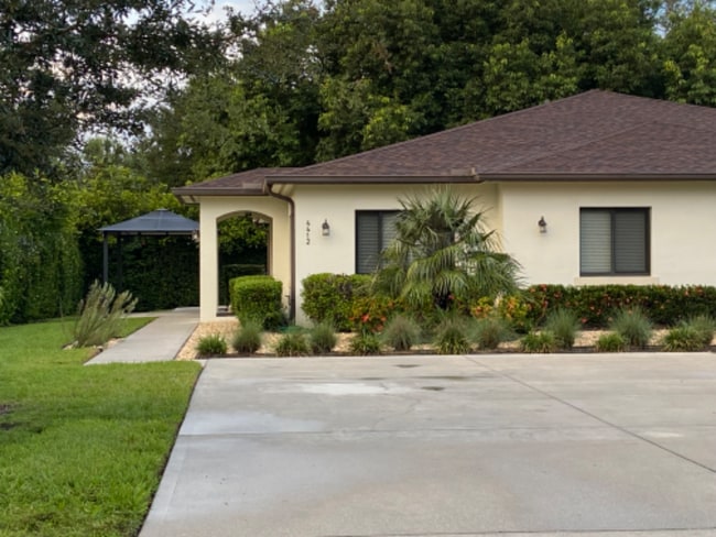 Building Photo - 4412 Vanda Dr