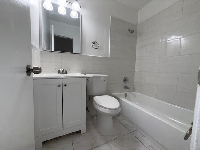 Building Photo - 497 NW 40 Ct Oakland Park, FL 33309