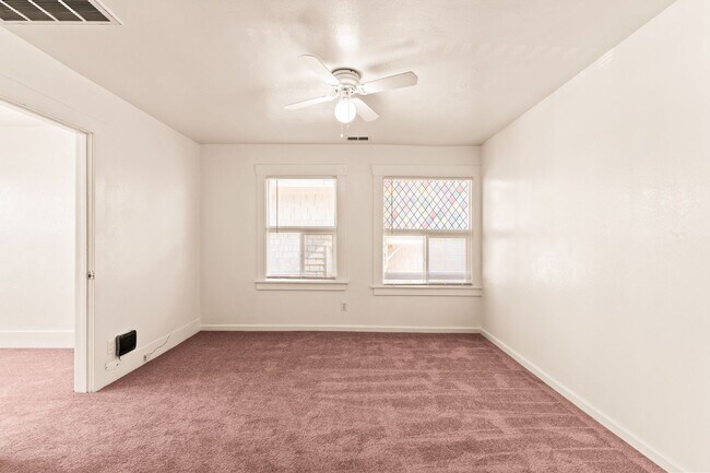 Foto del edificio - Utilities Included! 3 Bedrooms with Bonus Room & Spacious Kitchen