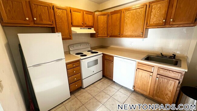 Building Photo - 175 Adams St