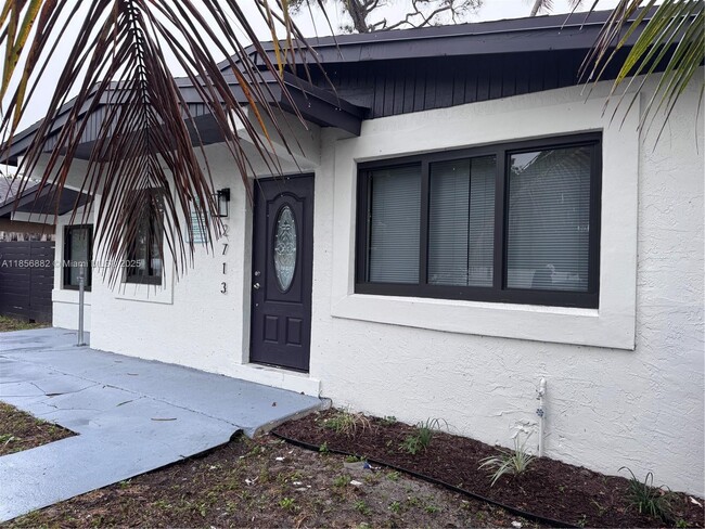 Foto del edificio - 2713 NW 6th Ct