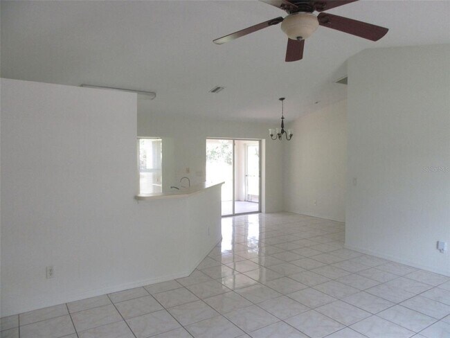 Building Photo - 2716 Vogler Ln