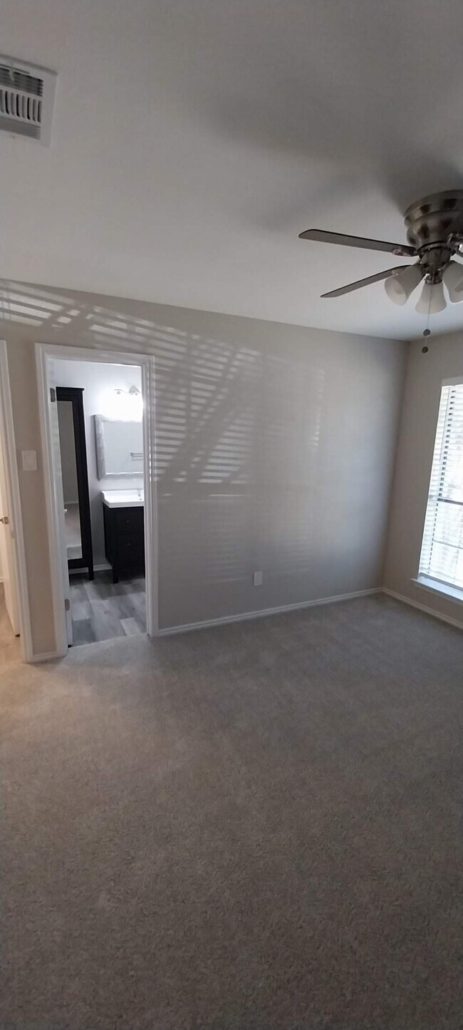 Dormitorio principal - 8539 Holly St