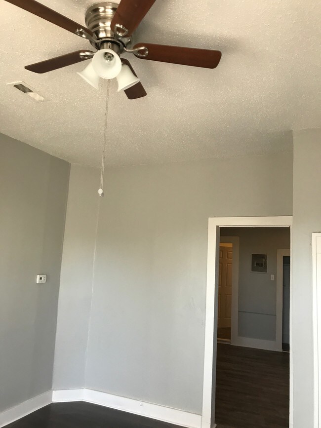 Foto del edificio - 1315 NW 7th St