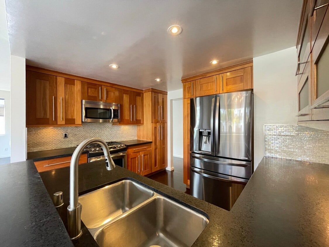 Foto principal - Spacious 2 Bedroom 2 Bath Condo in West LA