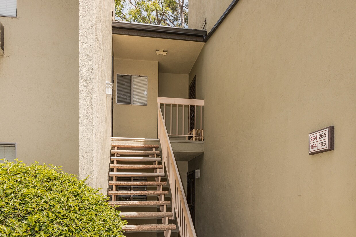 Foto principal - 4820 Hollow Corner Rd