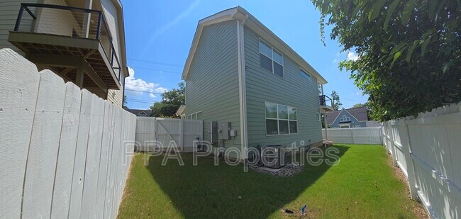 Foto del edificio - 1518 W Knox St