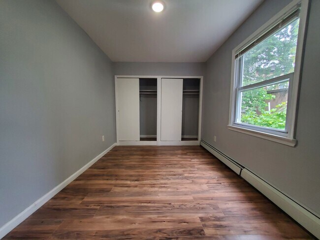 Foto del edificio - 174 Hopkins Ave