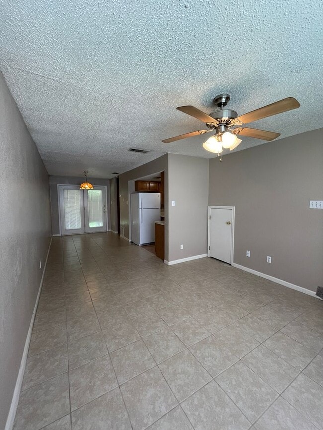 Building Photo - 1208 Monroe Loop