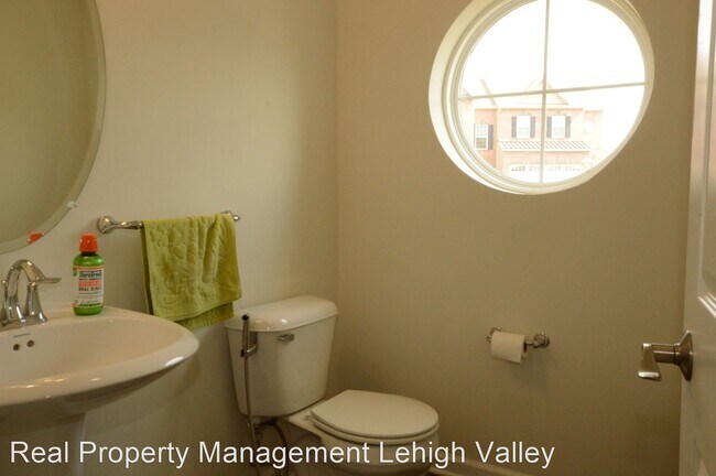 Foto del edificio - 3 br, 3 bath House - 1456 Caspian St.