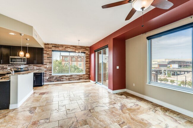 Foto del edificio - BEAUTIFUL 2-BEDROOM, 2-BATHROOM DOWNTOWN CONDO WITH GREAT AMENITIES