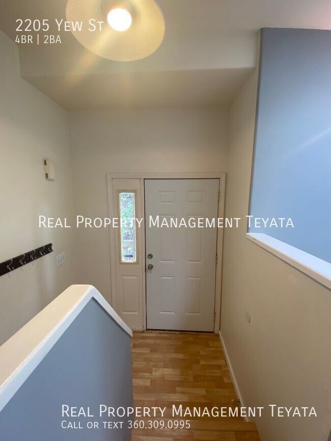 Building Photo - Pet Friendly Bellingham Home!!