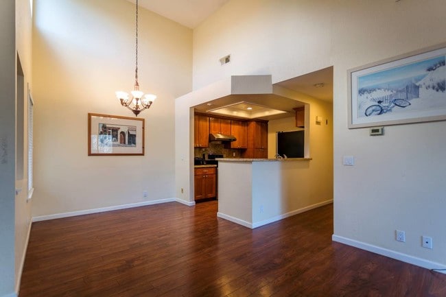 Building Photo - 6412 Buena Vista Dr