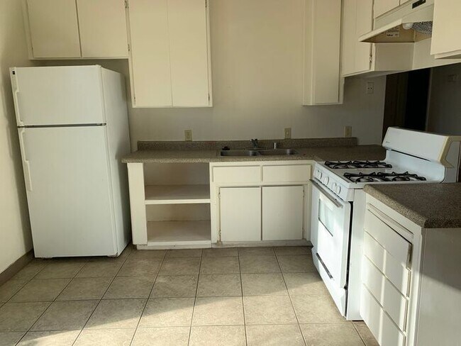 Building Photo - 2 Bed, 1 Bath just listed in Armona!
