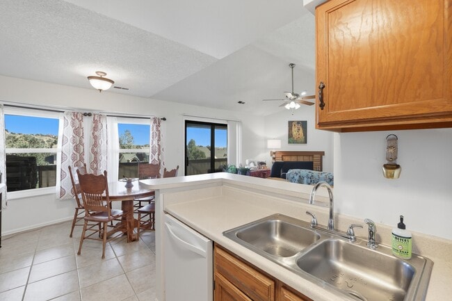 Building Photo - 2249 Split Rock Dr
