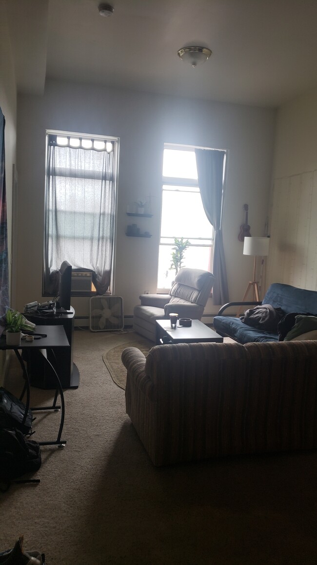 Foto del edificio - 421 Cedar Ave S