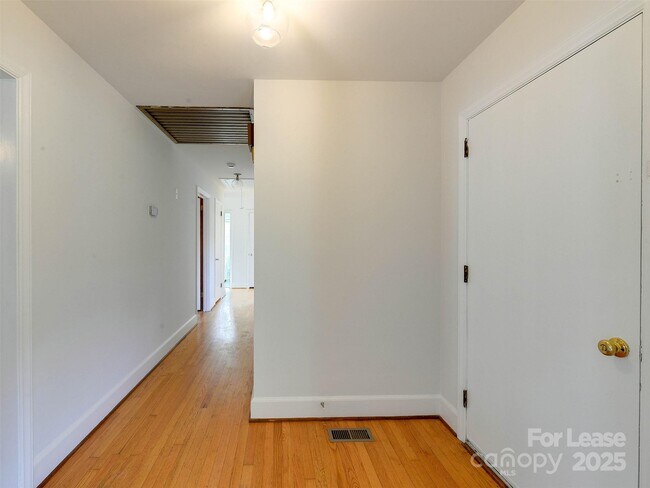 Foto del edificio - 1432 Bevis Dr