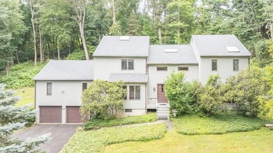 Building Photo - 15 Weatherbell Dr