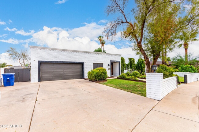 Building Photo - 1963 E Loma Vista Dr