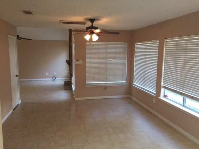Foto del edificio - 8514 Pine Falls Dr