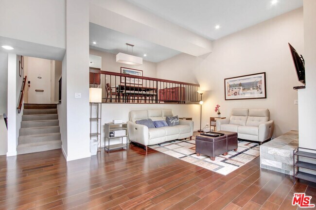 Foto del edificio - 9303 Burton Way