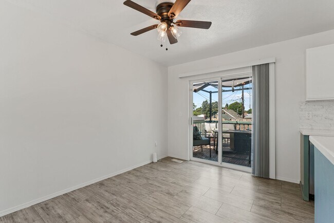 Foto del edificio - 2721 E Longfellow Ave