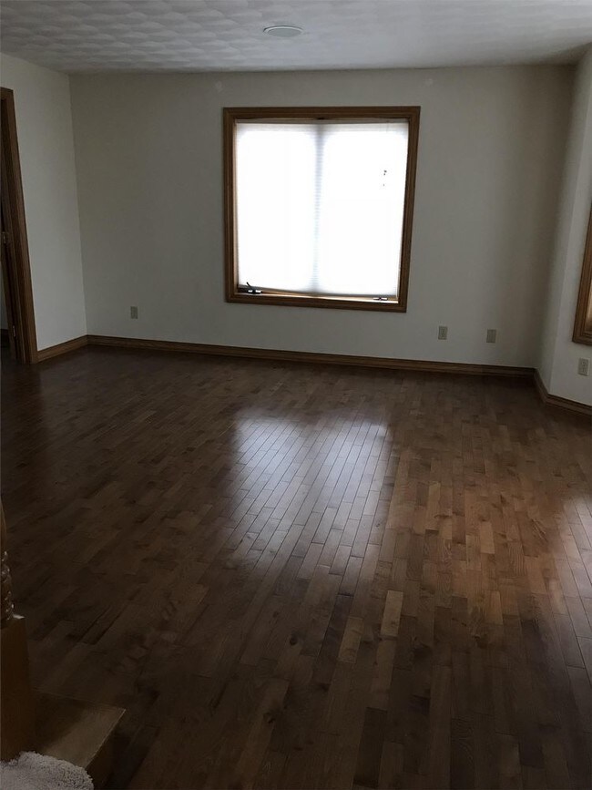 Building Photo - 1220 West Deerwood Court